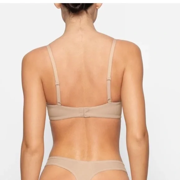 SKIMS Fits Everybody PUSH-UP BRA - 2295 size 30D Clay - Picture 2 of 4